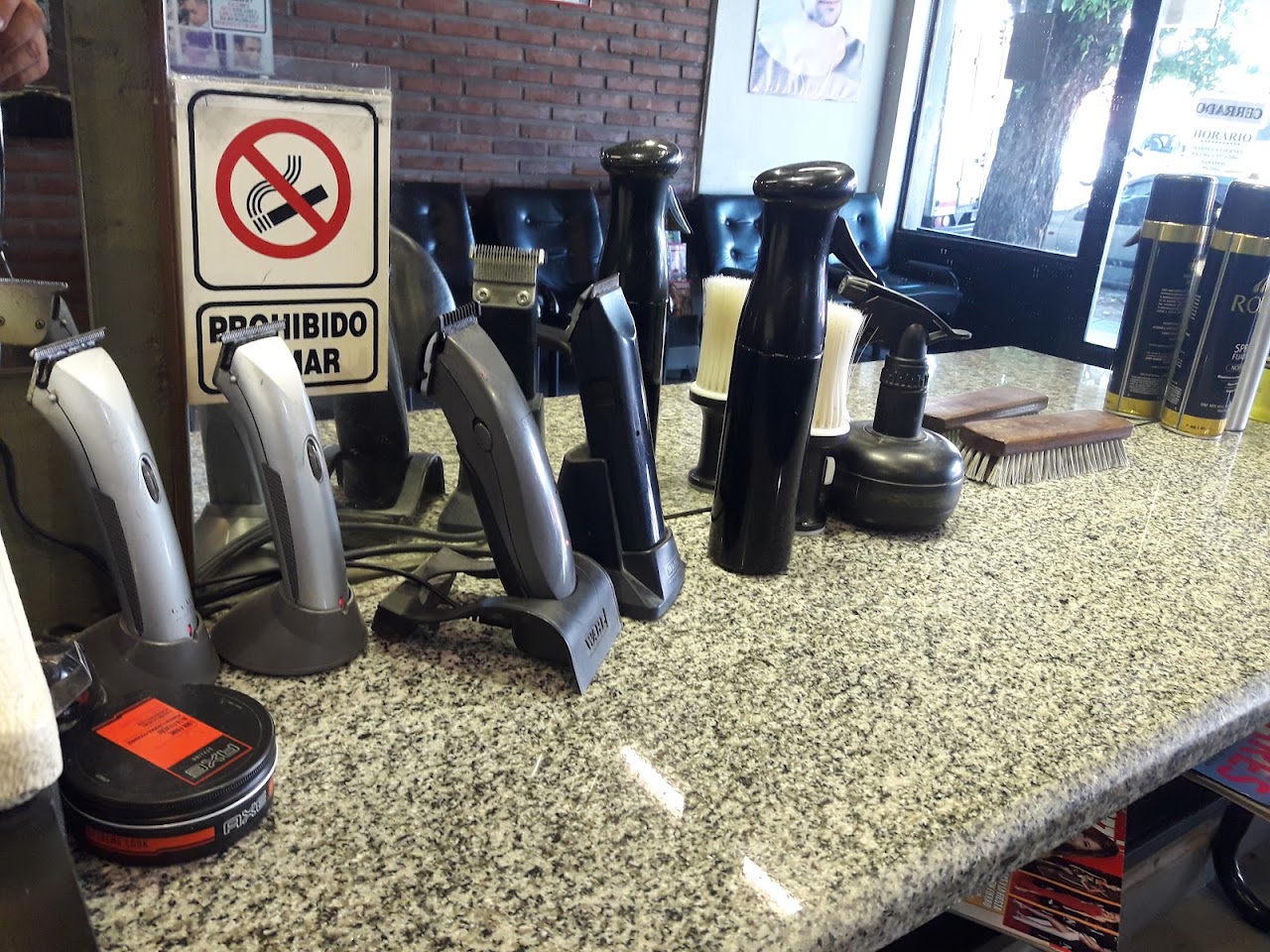 Herramientas de trabajo en Barbería de Olivos